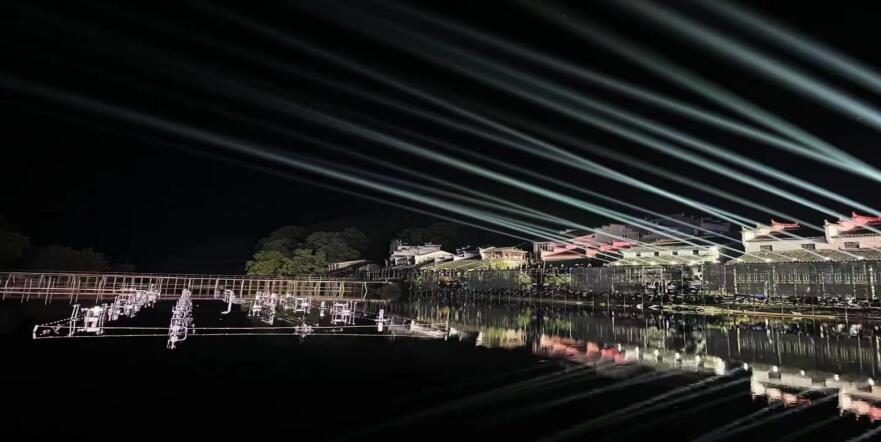 LED摇头染色灯效果图